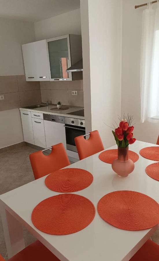 Family Apartments Tomy Punat Kültér fotó